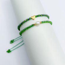 Cargar imagen en el visor de la galería, Set 2 Pulseras Perla y Corazón Verde HM
