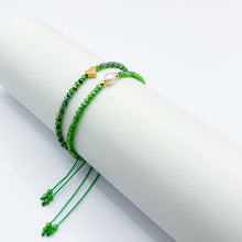 Cargar imagen en el visor de la galería, Set 2 Pulseras Perla y Corazón Verde HM
