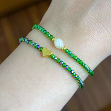 Cargar imagen en el visor de la galería, Set 2 Pulseras Perla y Corazón Verde HM
